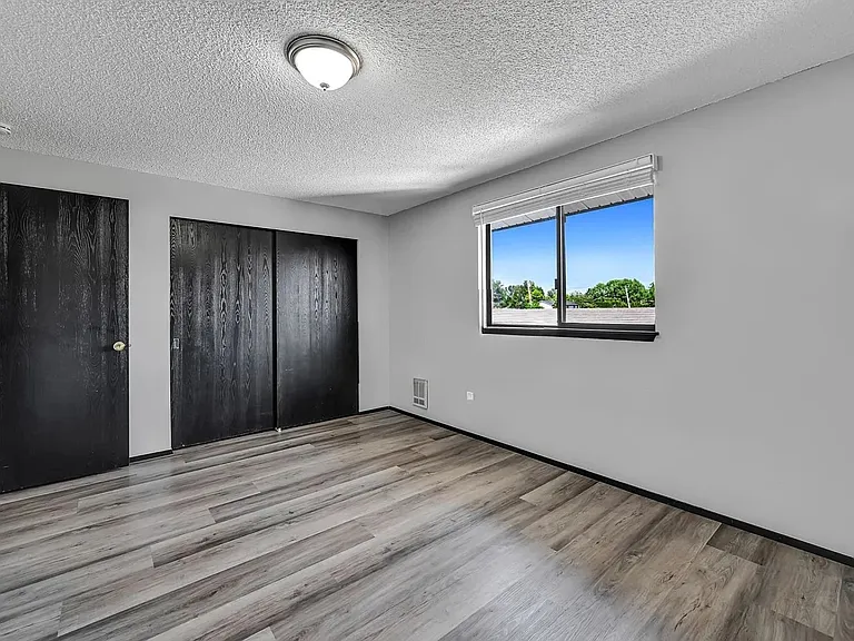 912 Algona Blvd N #B — Photo 8