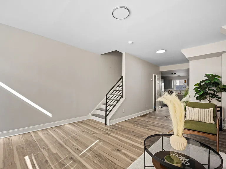 2043 Pierce St — Photo 6