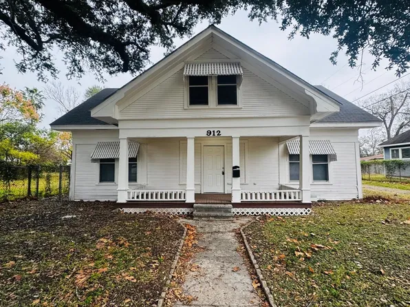 912 5th St, Orange, TX 77630