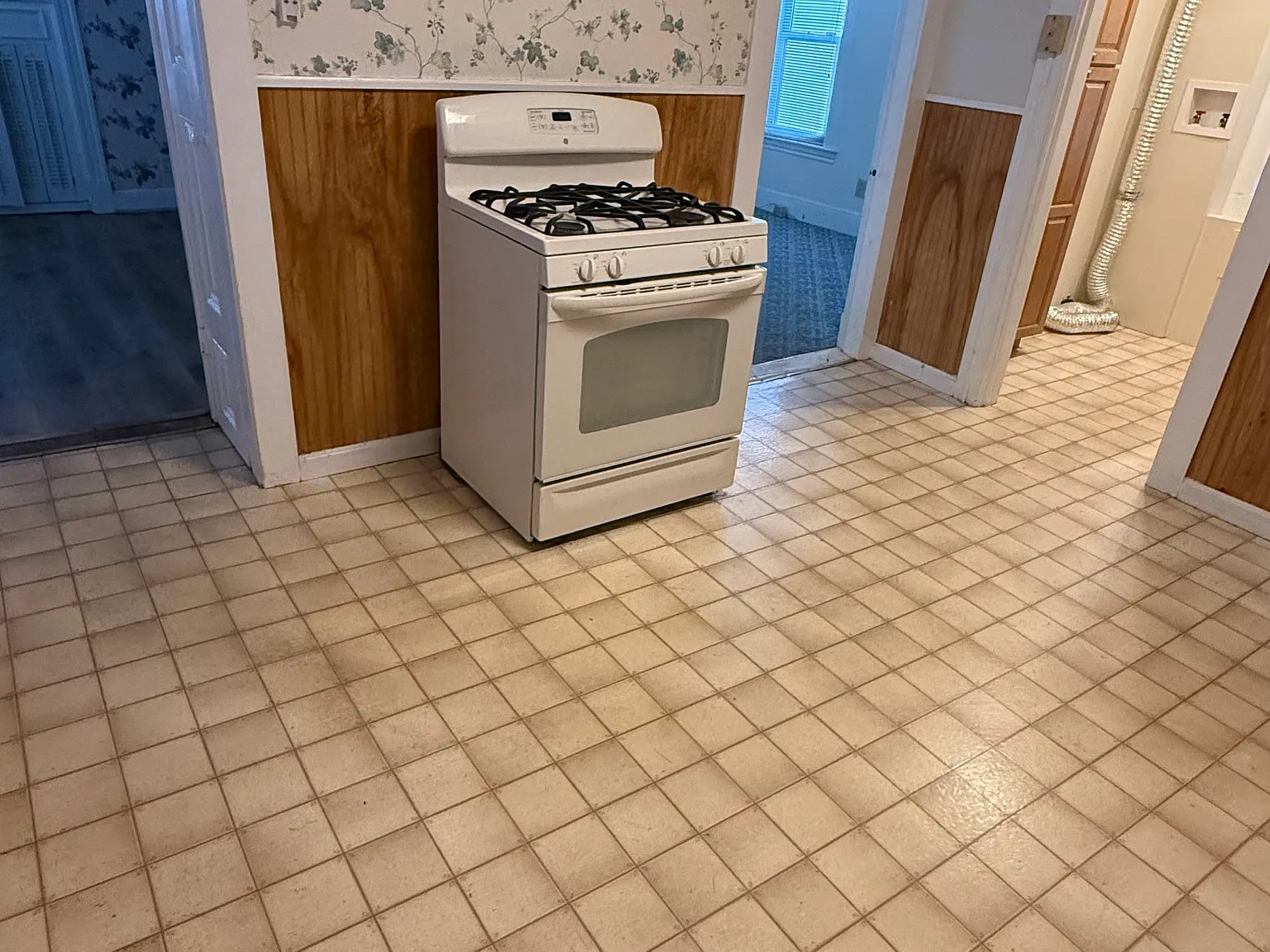 3 bed, 1300 sqft, $2,400 — Photo 2