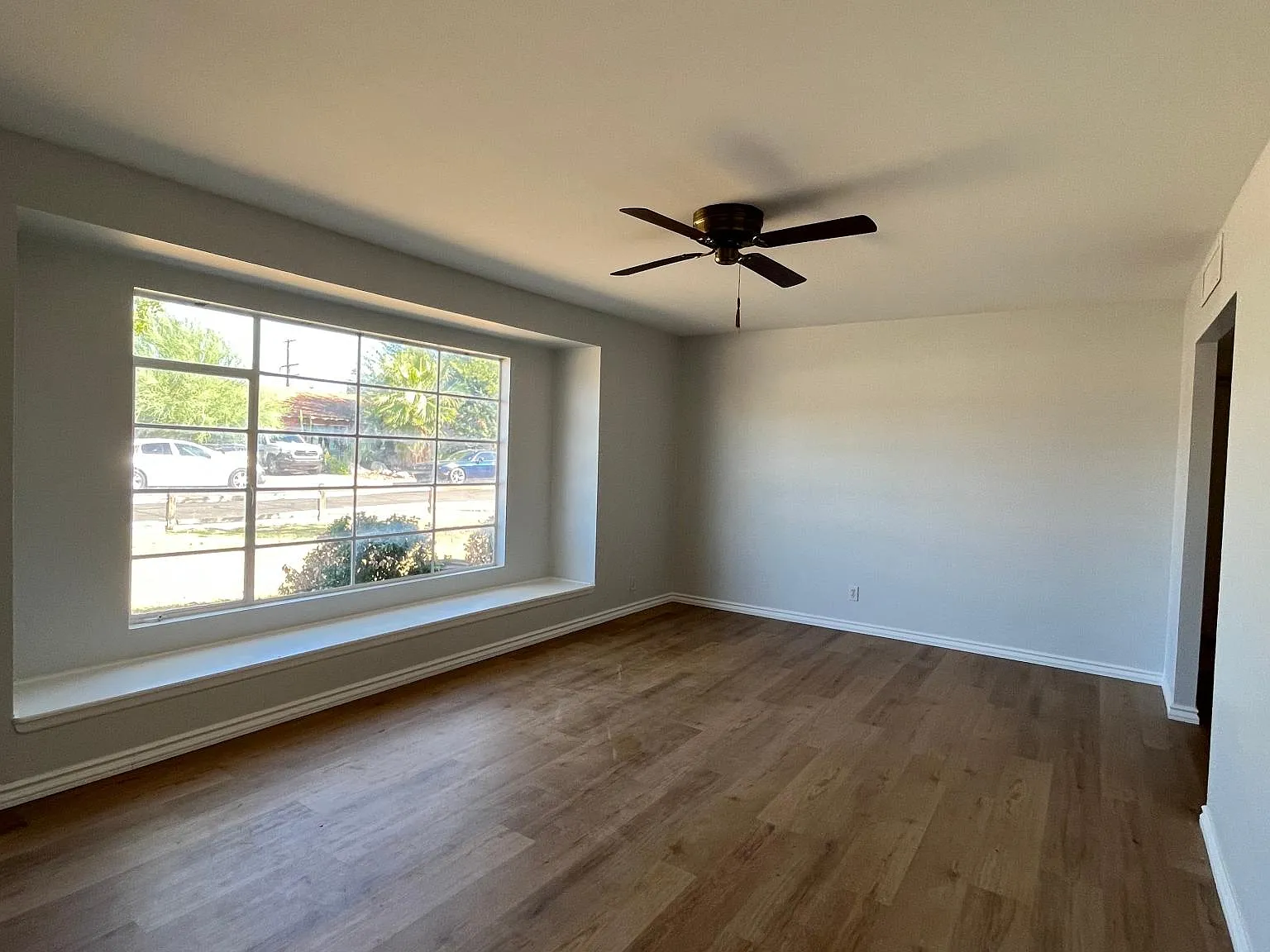 3919 W Tuckey Ln — Photo 3