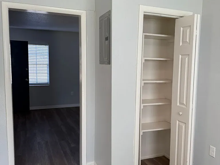 Manatee Bay Apartments — Photo 52
