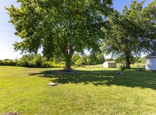 207 Iroquois Trl, East Dubuque, IL 61025