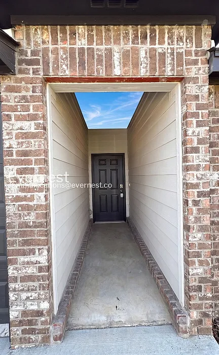 5 bed, 3.0 bath, 1867 sqft, $1,855 — Photo 4