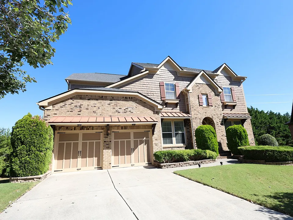 825 Morganton Dr