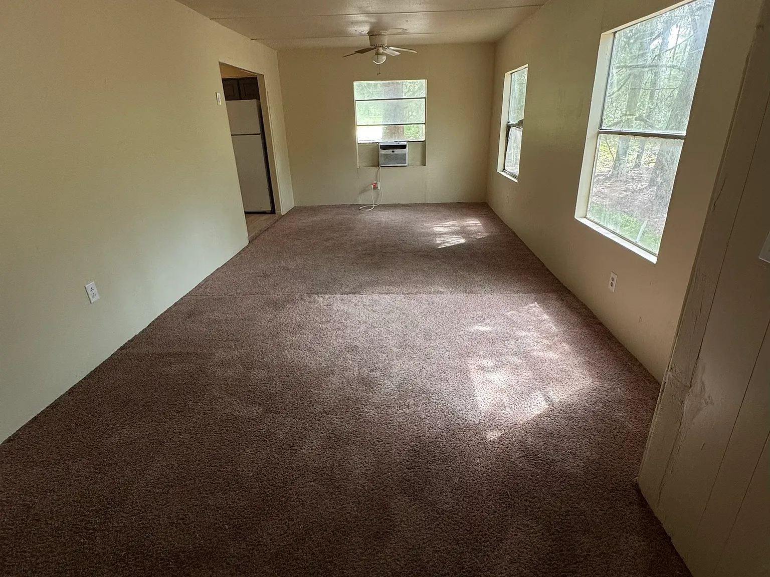 3 bed, 1380 sqft, $995 — Photo 2