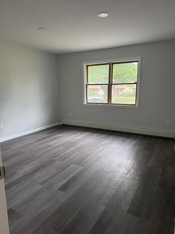 4 bed, 2.0 bath, 1836 sqft, $4,200 — Photo 2