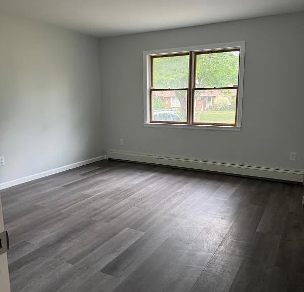 218 Bayview Dr — Photo 2
