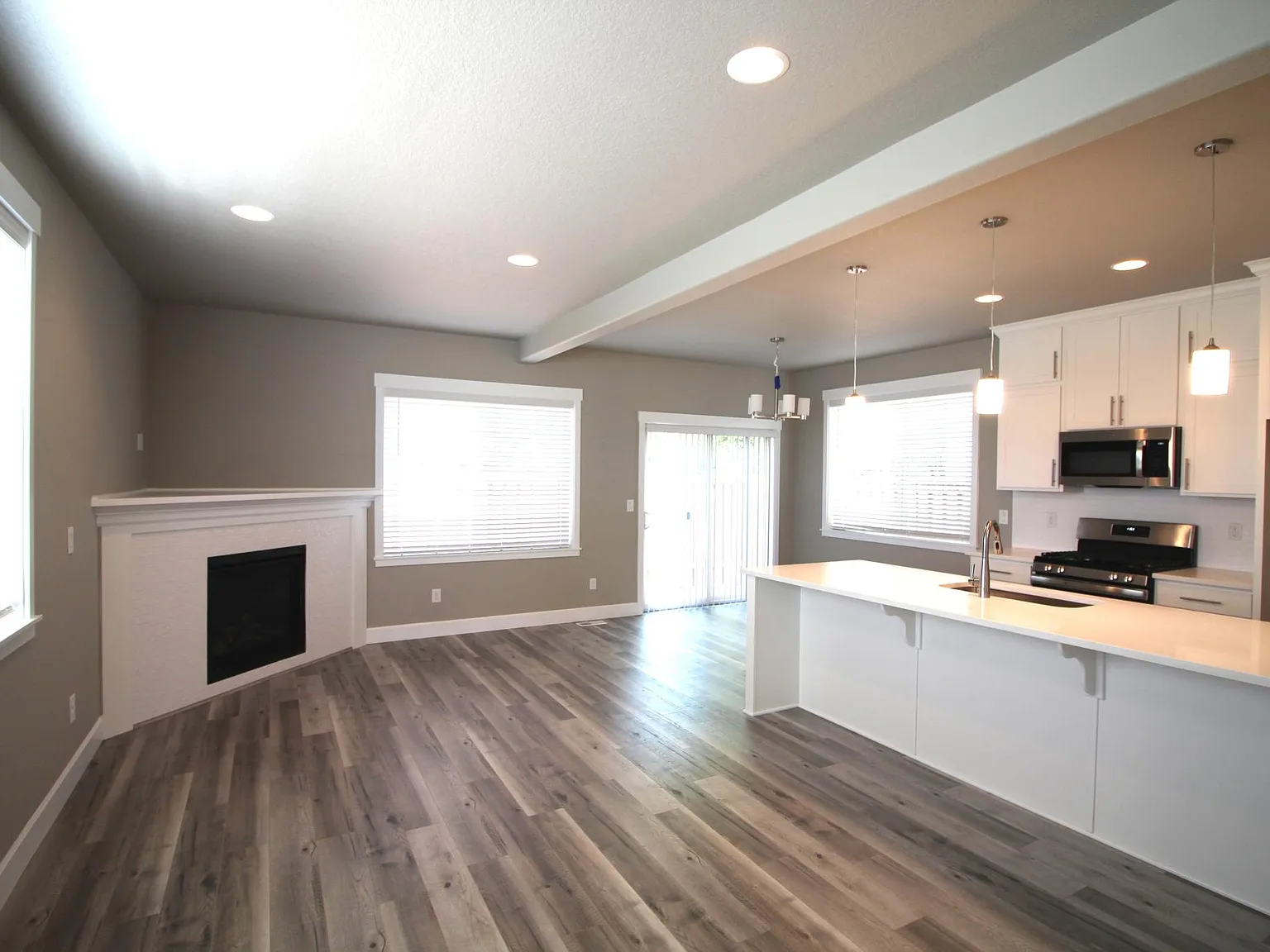 4 bed, 3.5 bath, 2410 sqft, $3,000 — Photo 4