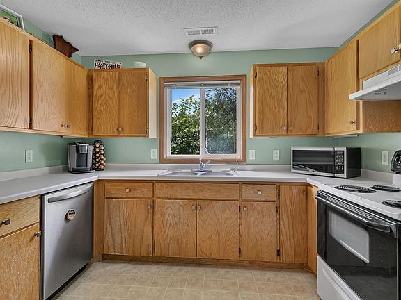3rd image of 939 Cypress Rd #41