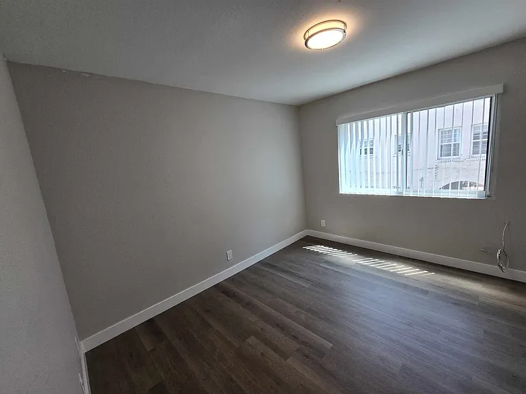 1040 S Lake St #6 — Photo 2
