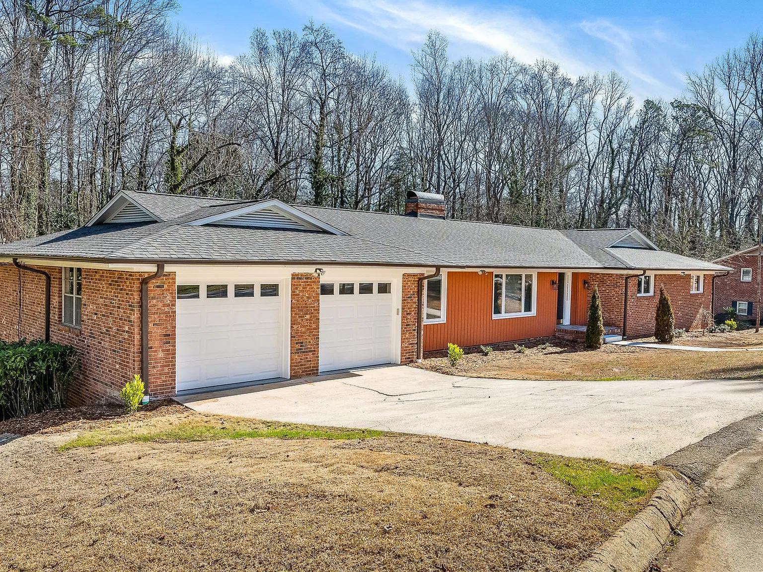 3 bed, 2344 sqft, $2,650 — Photo 3