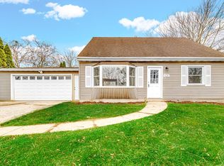 628 Oregon Rd, Valparaiso, IN 46385