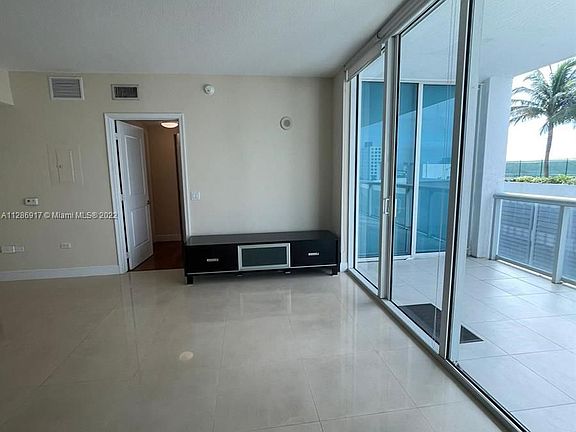 4th image of 480 NE 30th St APT 805