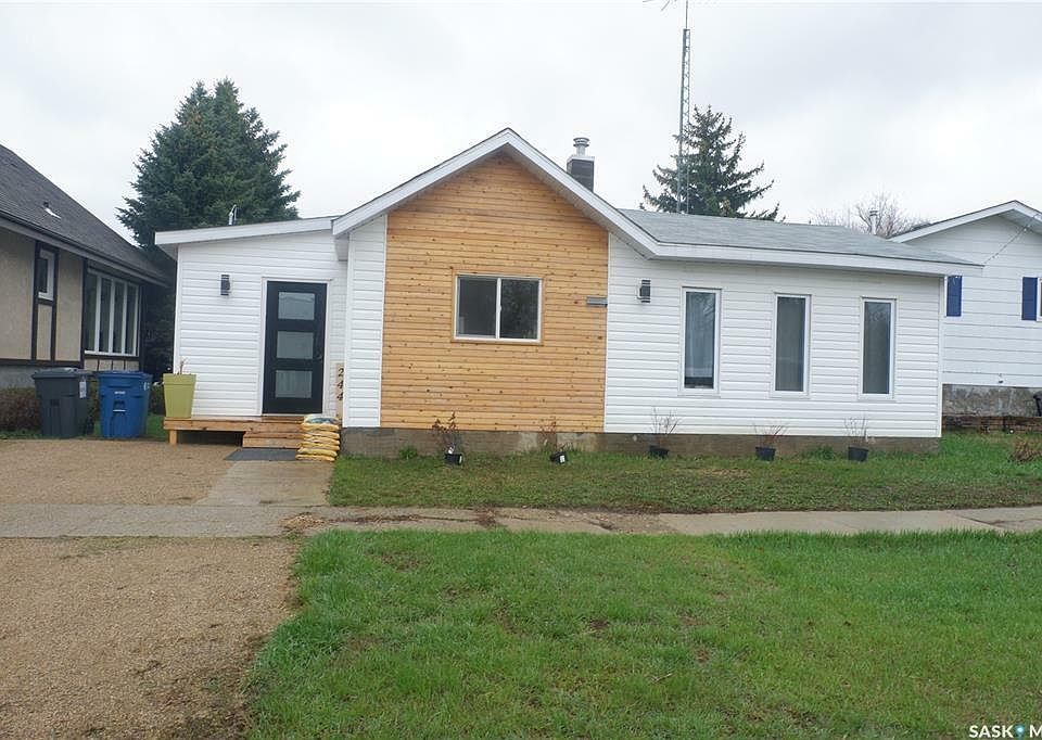 1st image of 244 3rd Ave E