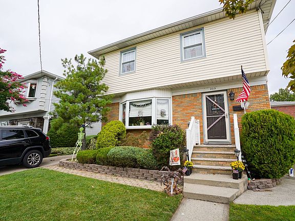 3rd image of 203 Lamoka Ave