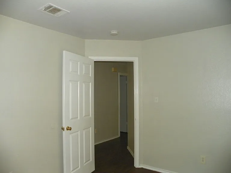 2221 Creekside Ln — Photo 14
