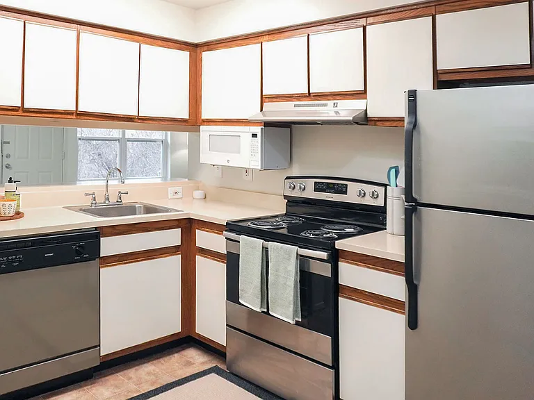 2396 Leslie Cir — Photo 10