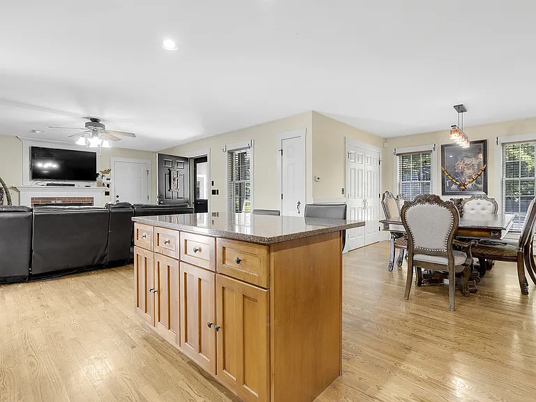13 Andrew Ave — Photo 19