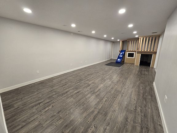 4th image of 194 W Sugarbowl Cir
