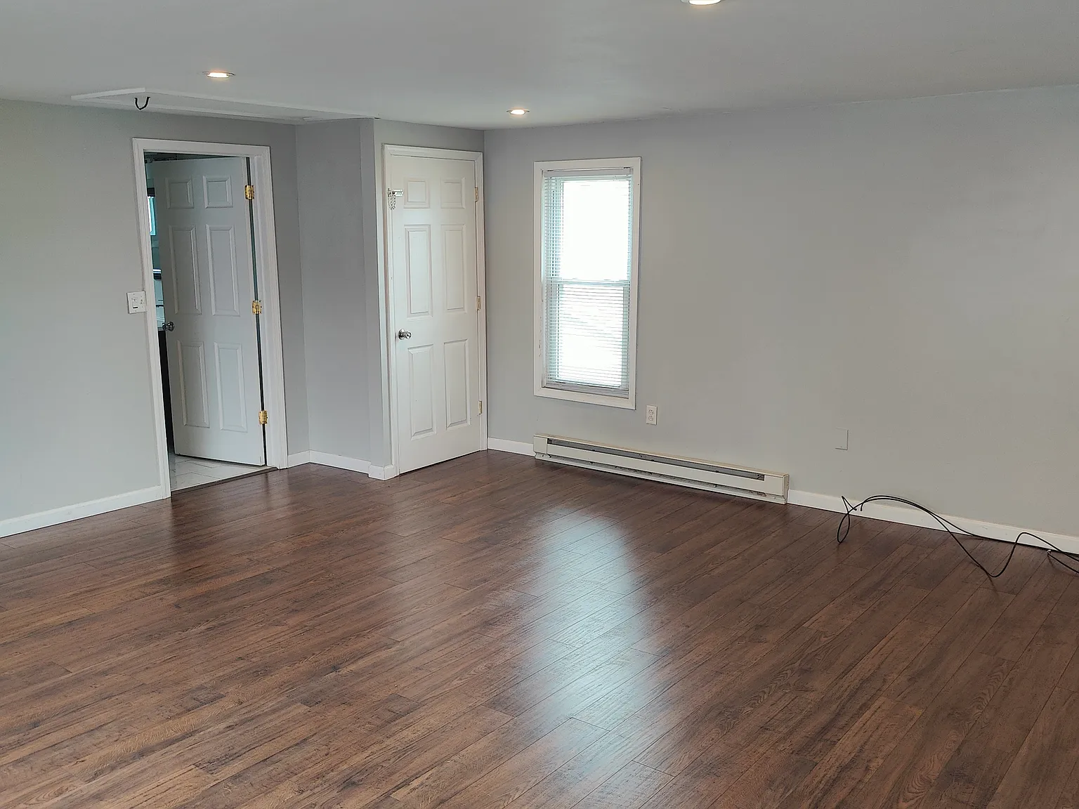 1 bed, 875 sqft, $1,200 — Photo 3