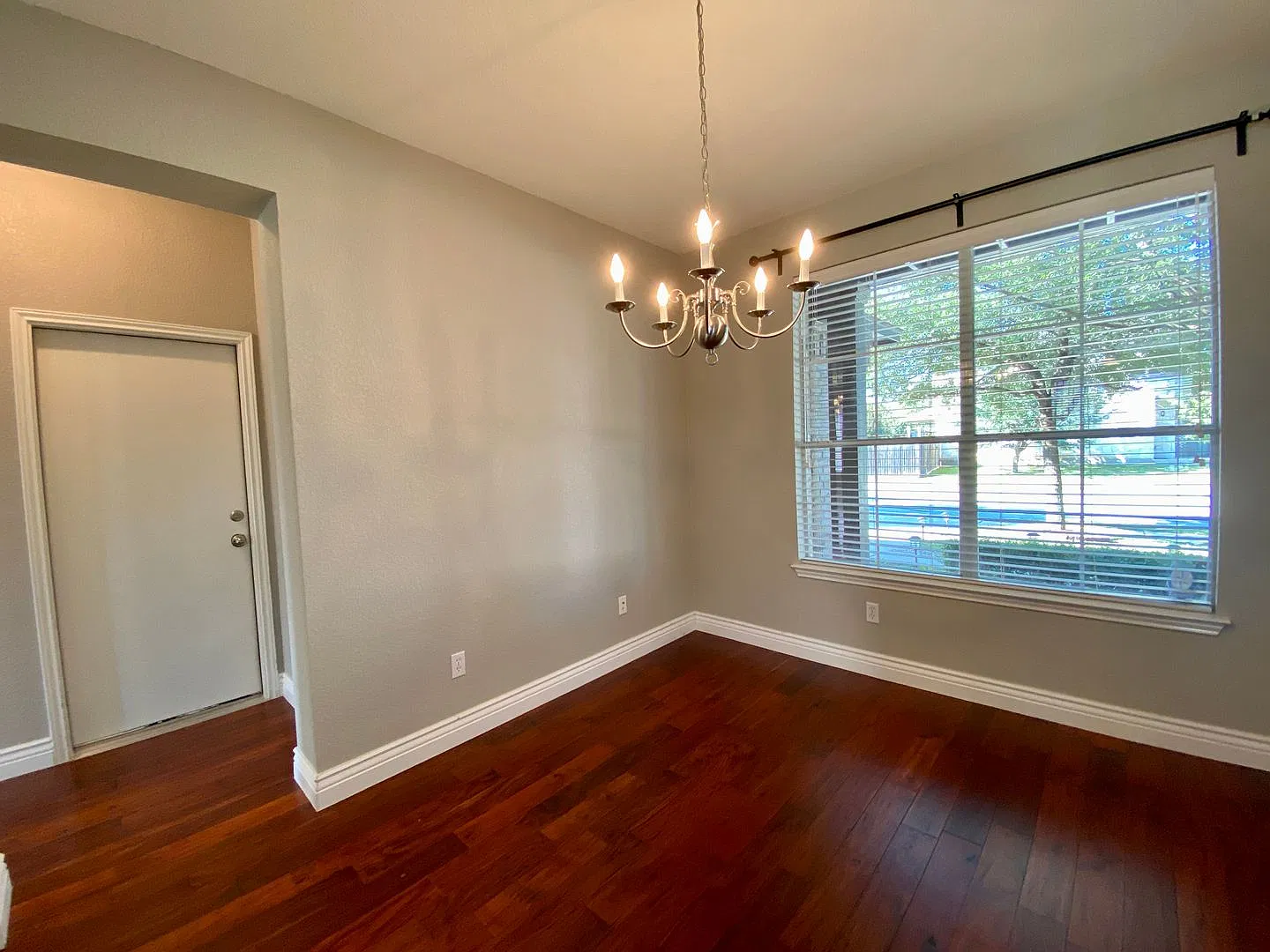 Stunning 3 bed 2.5 bath in Austin — Photo 3