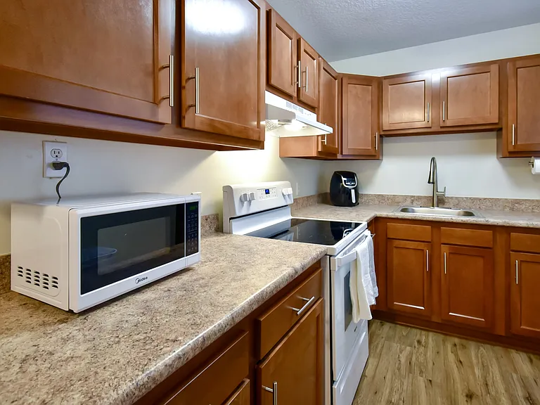 Beautiful fully remodeled kitchen and new appliances