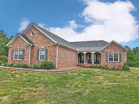 4th image of 3127 Yorkshire Ln