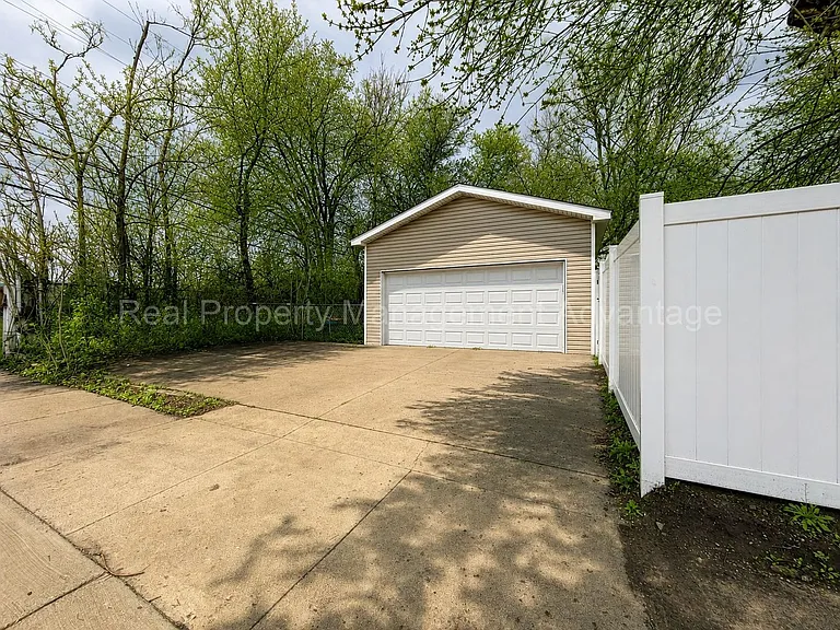 2705 Inman St — Photo 43