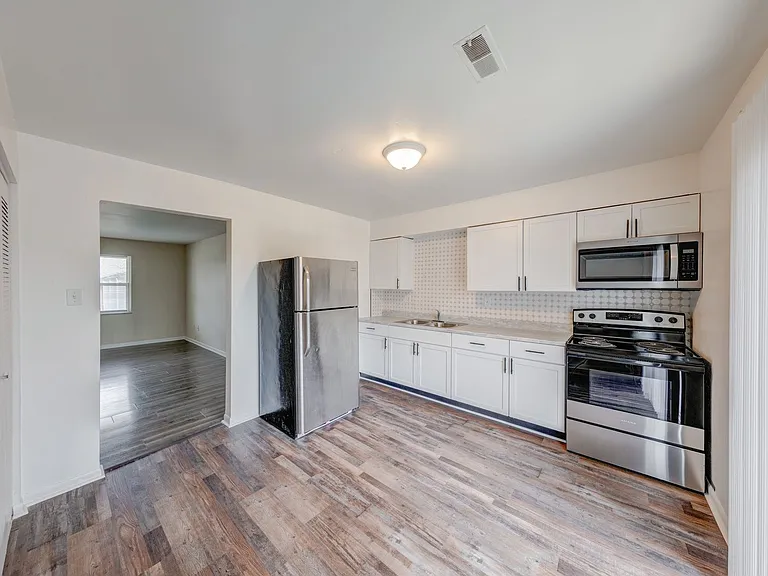 Lawrence Glen Apartments — Photo 50
