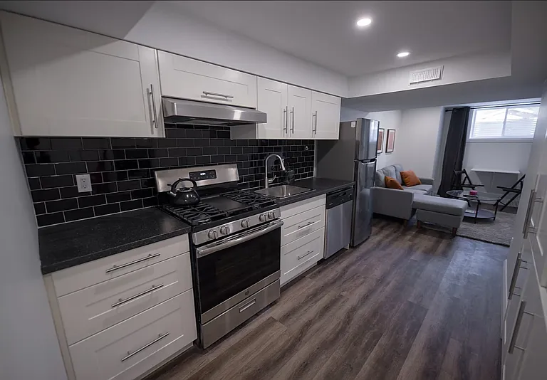 858 Bronson Ave #B — Photo 1