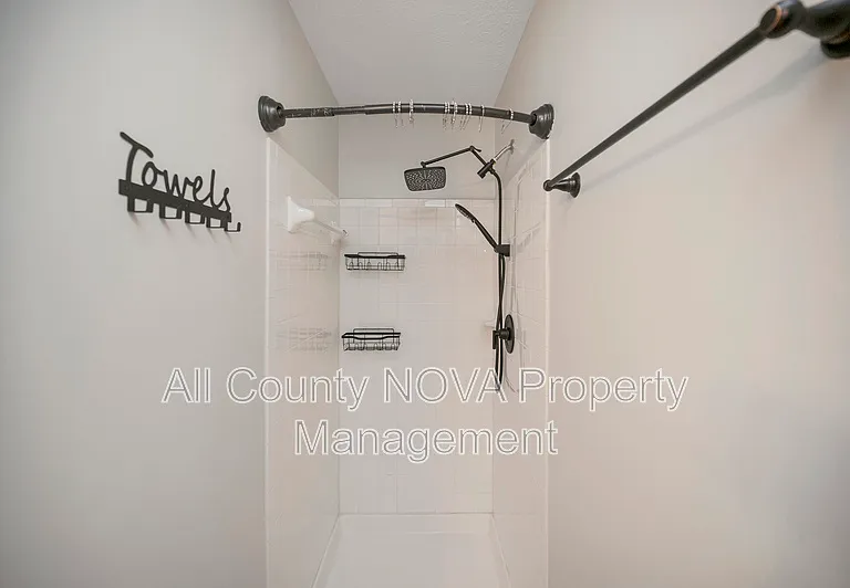 610 Kensington Dr — Photo 9