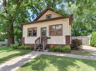 915 W Macarthur Ave, Bloomington, IL