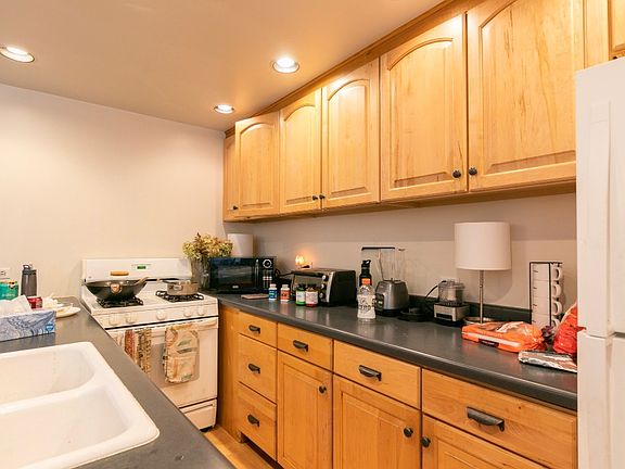 4th image of 1962 N Lincoln Ave #3
