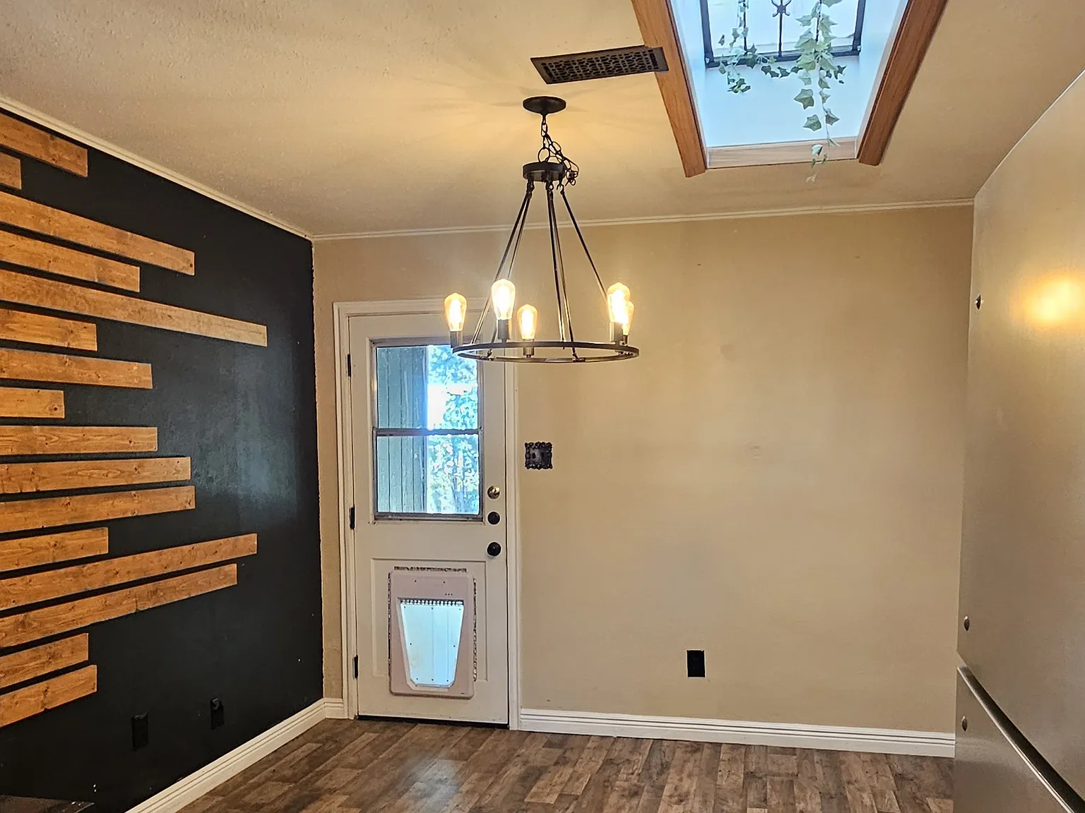 4 bed, 1366 sqft, $1,290 — Photo 4
