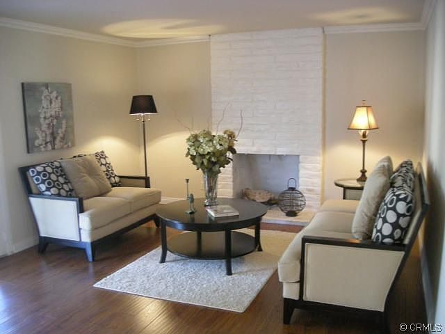 1st image of 3068 Hollander St