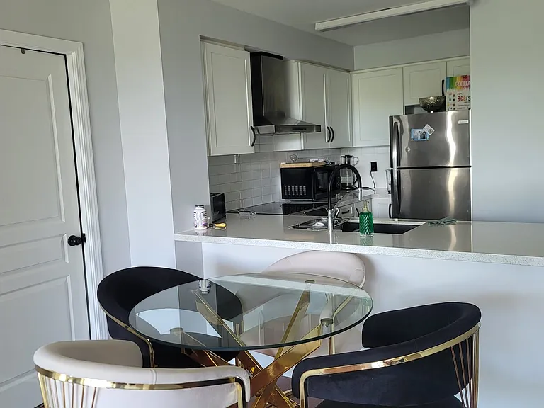 310 Red Maple Rd E #217 — Photo 3