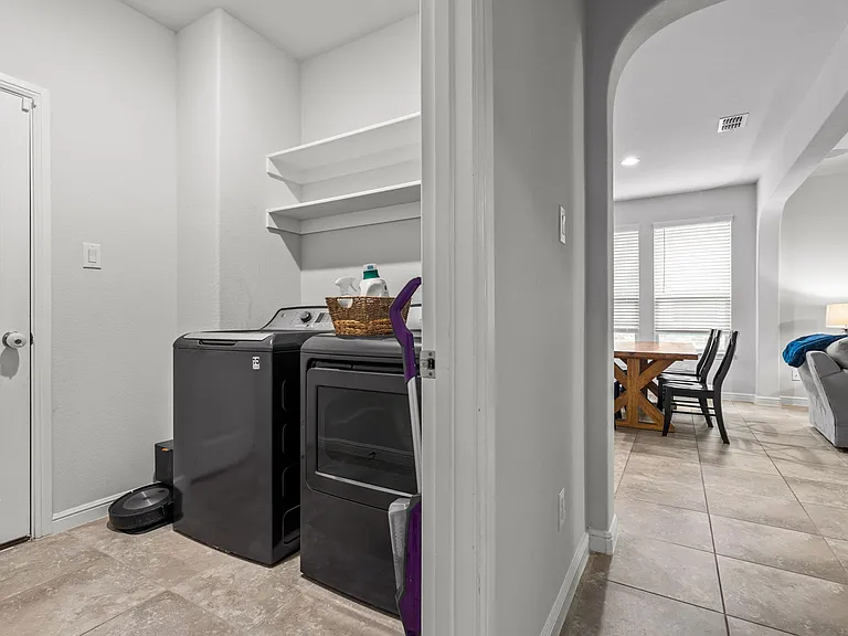 9108 Golden Hollow Ln — Photo 17