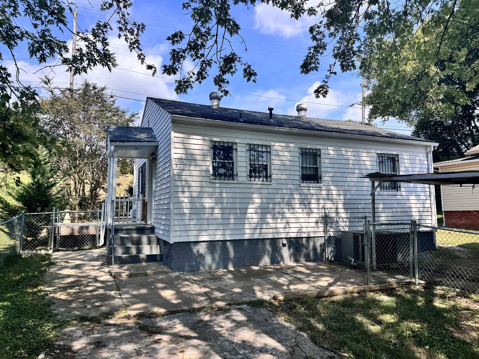 2 bed, 900 sqft, $1,800 — Photo 3