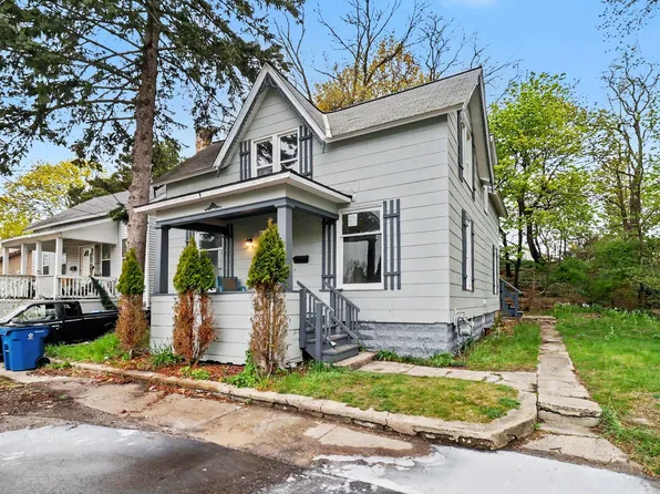 280 6th Ave, Manistee, MI 49660