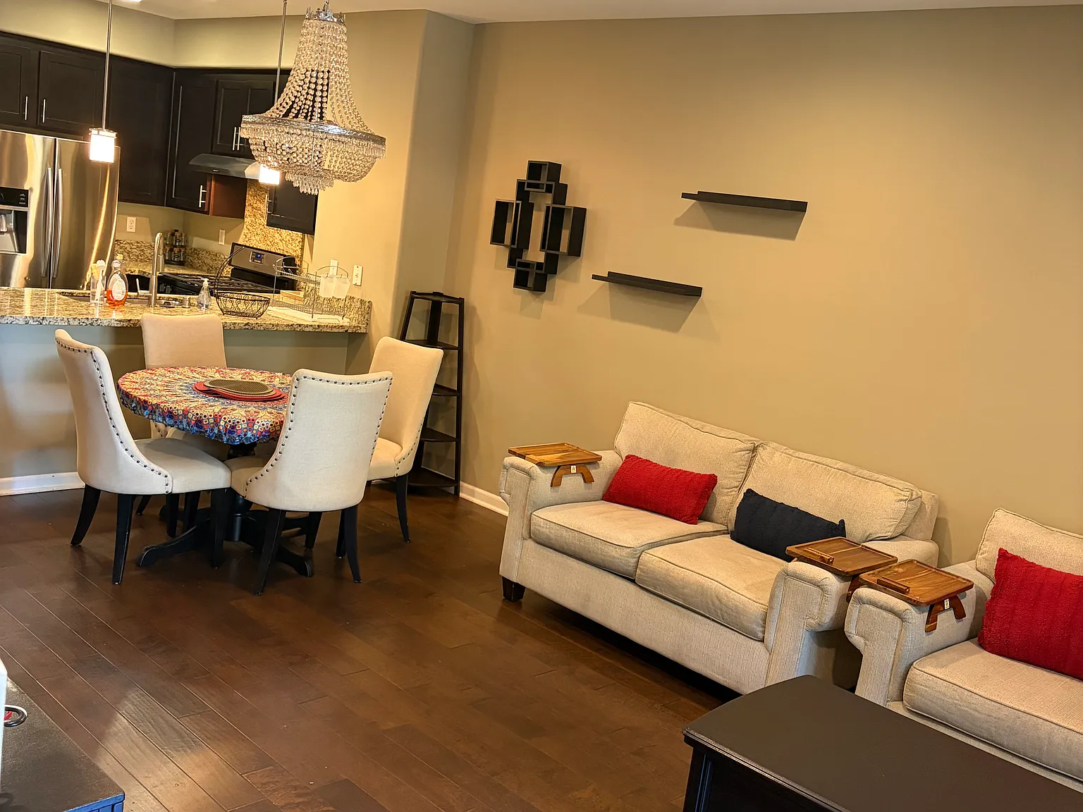 3 bed, 3.5 bath, 1668 sqft, $4,595 — Photo 3