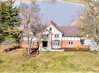 5437 Live Oak Dr, Smithton, IL 62285