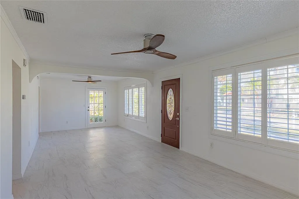 3 bed, 6.0 bath, 1783 sqft, $3,600 — Photo 3