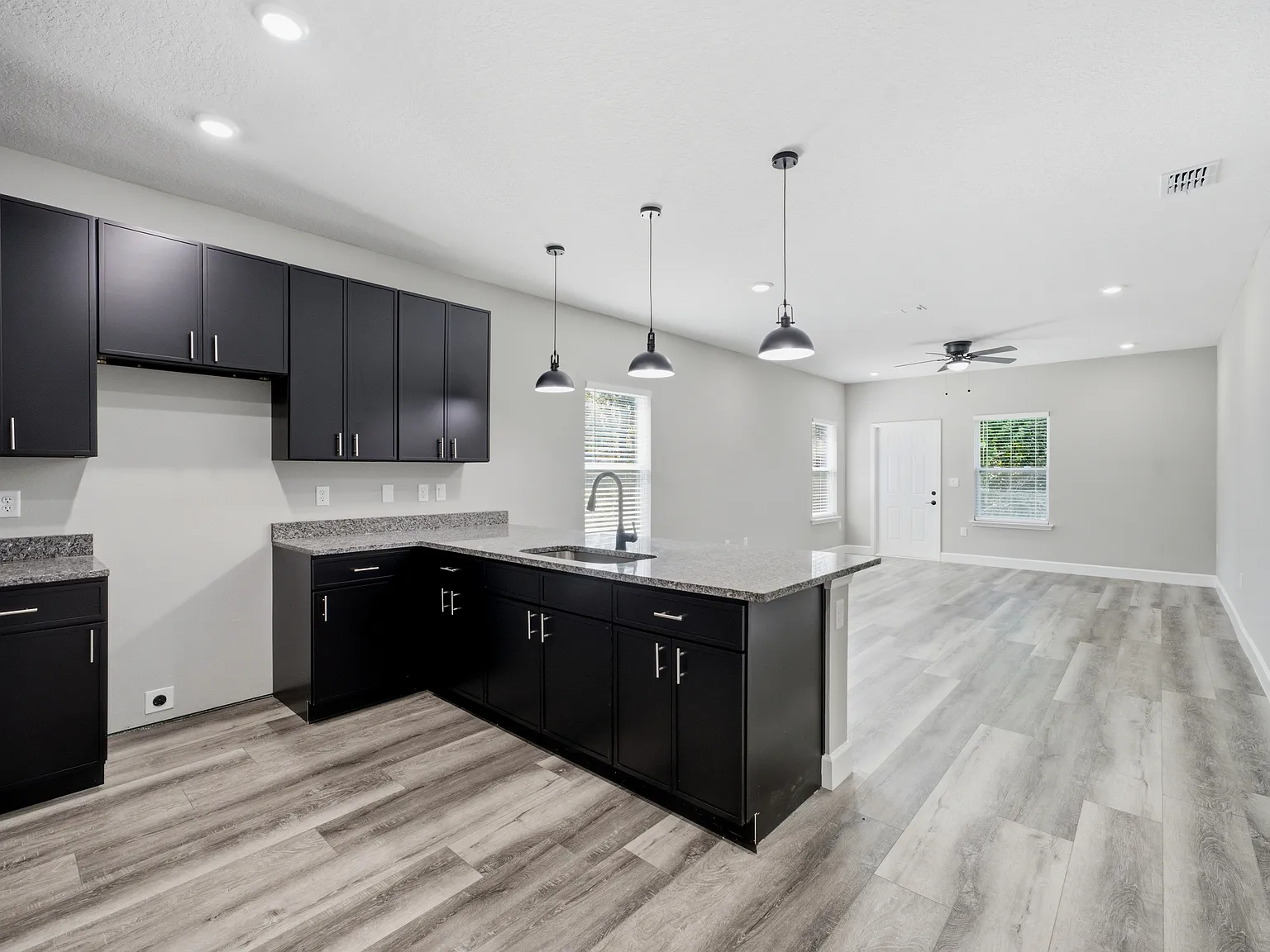 3 bed, 2.5 bath, 1558 sqft, $1,750 — Photo 2
