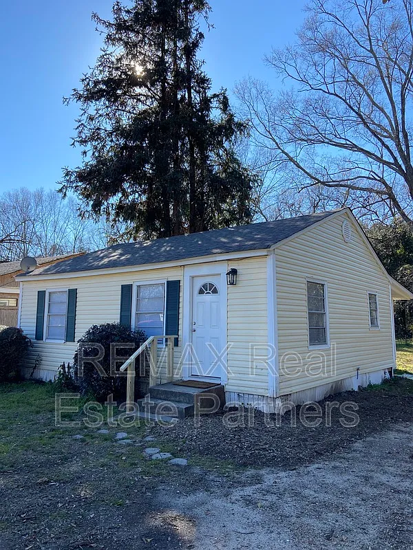 2 bed, 1.0 bath, 866 sqft, $1,000 — Photo 1