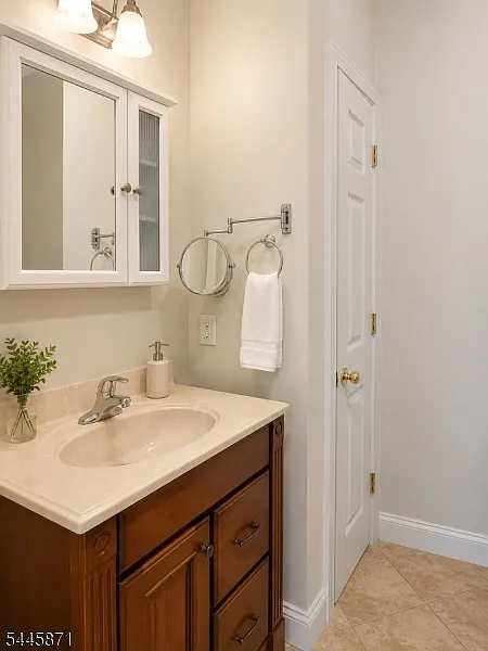 2 bed, 1.0 bath, 1100 sqft, $2,500 — Photo 2