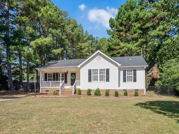 41 Starcroft Dr, Fuquay Varina, NC 27526