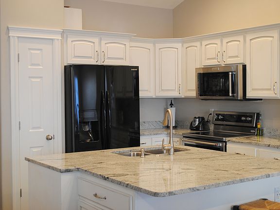 3rd image of 1589 W Wyngate Park Dr