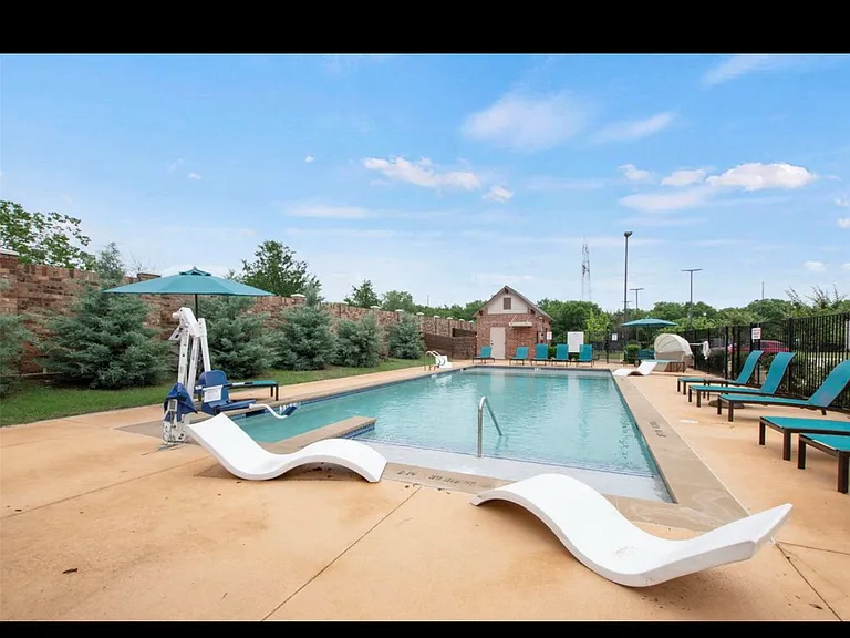 1223 Goliad Dr — Photo 15