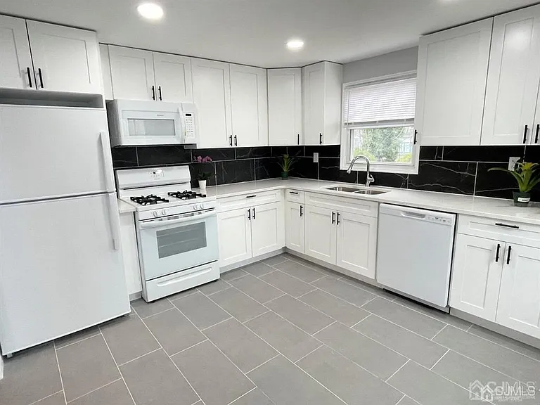 34 Cedar Ave — Photo 10